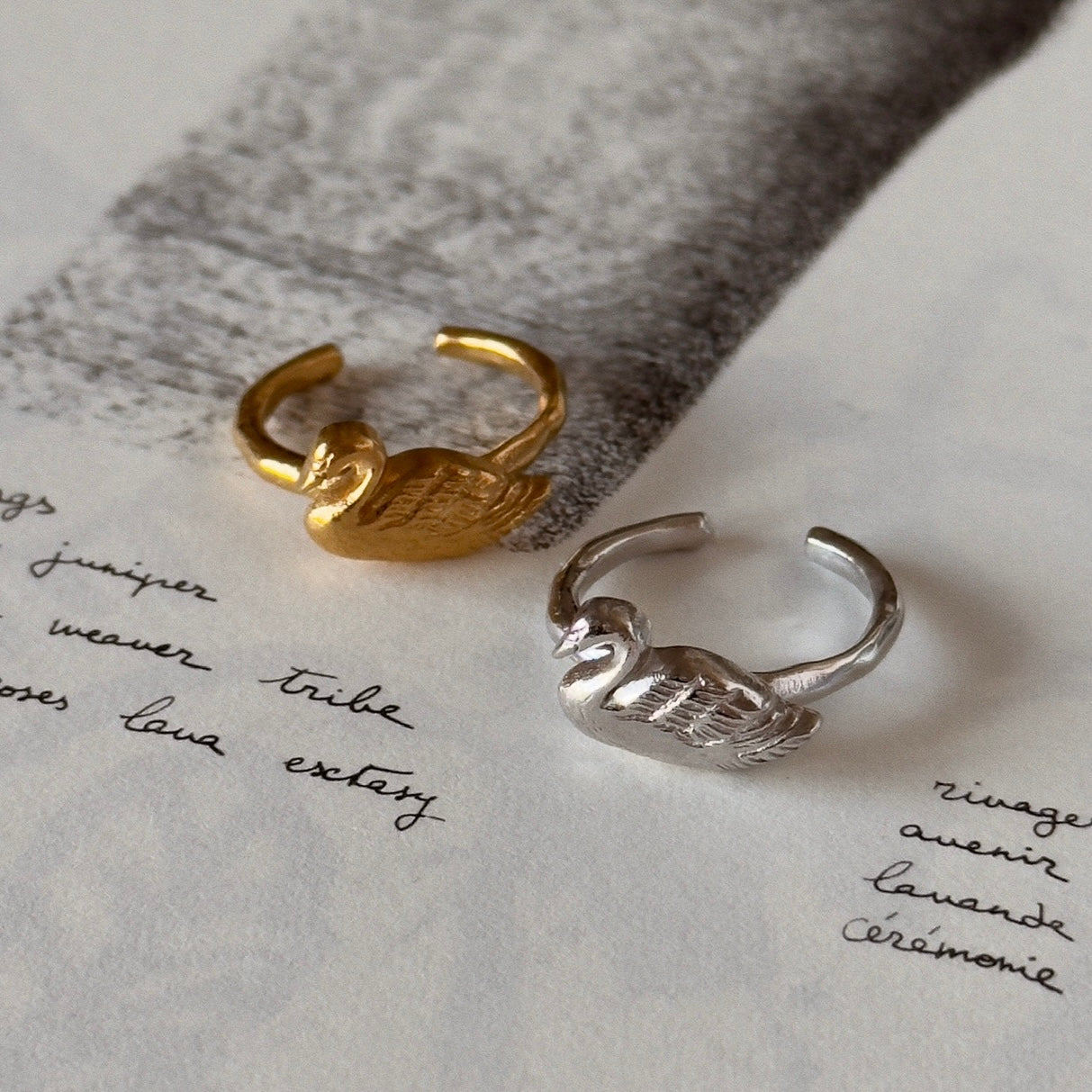 [ gold ] swan pinky