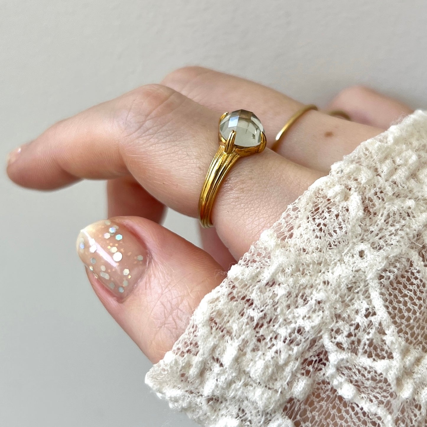 [ green amethyst (multi-faceted) ] croissant gold
