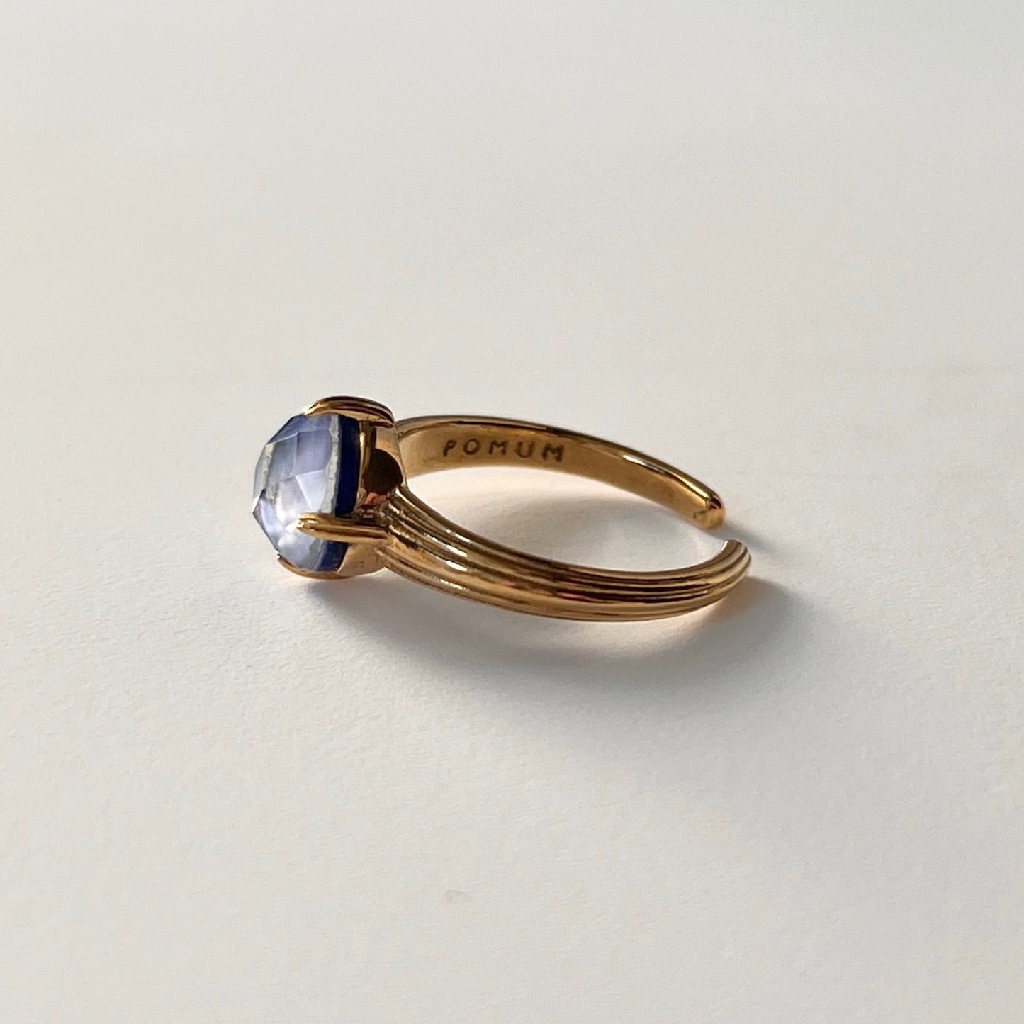 [ lapis lazuli x white shell (multi-faceted) ] croissant gold