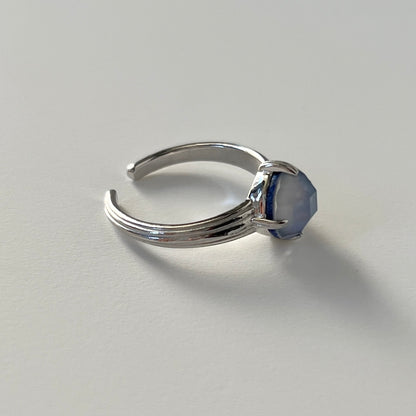 [ lapis lazuli x white shell (multi-faceted) ] croissant silver