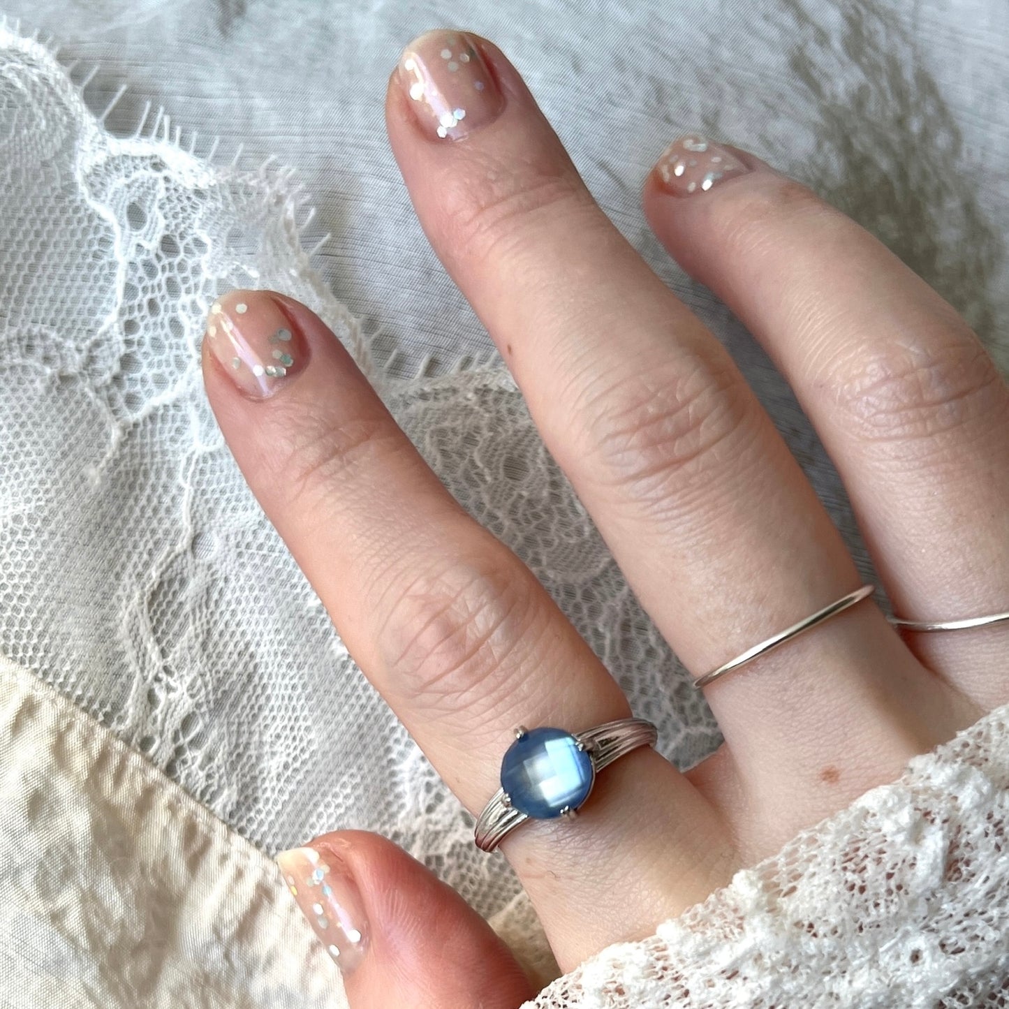 [ lapis lazuli x white shell (multi-faceted) ] croissant silver