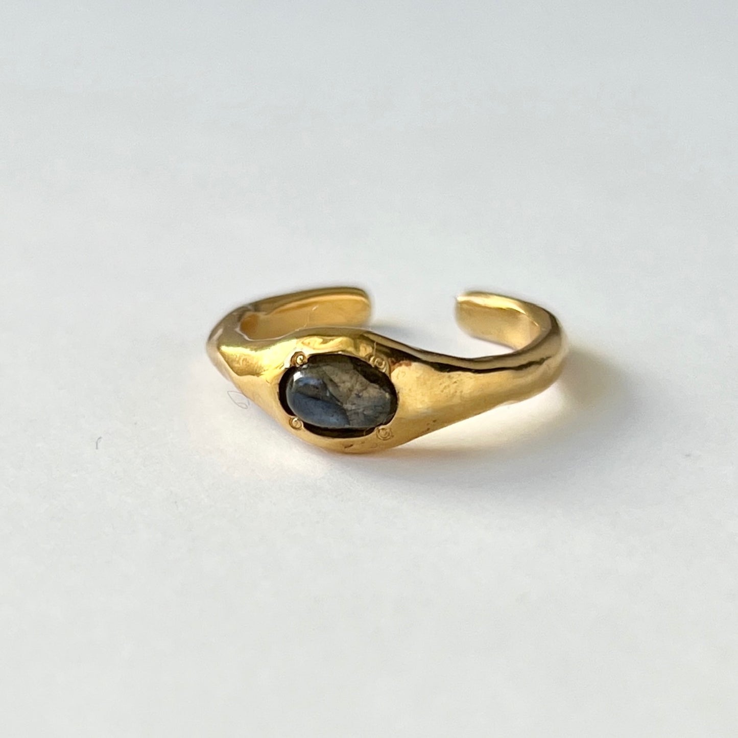 [ blue labradorite ] pebble gold