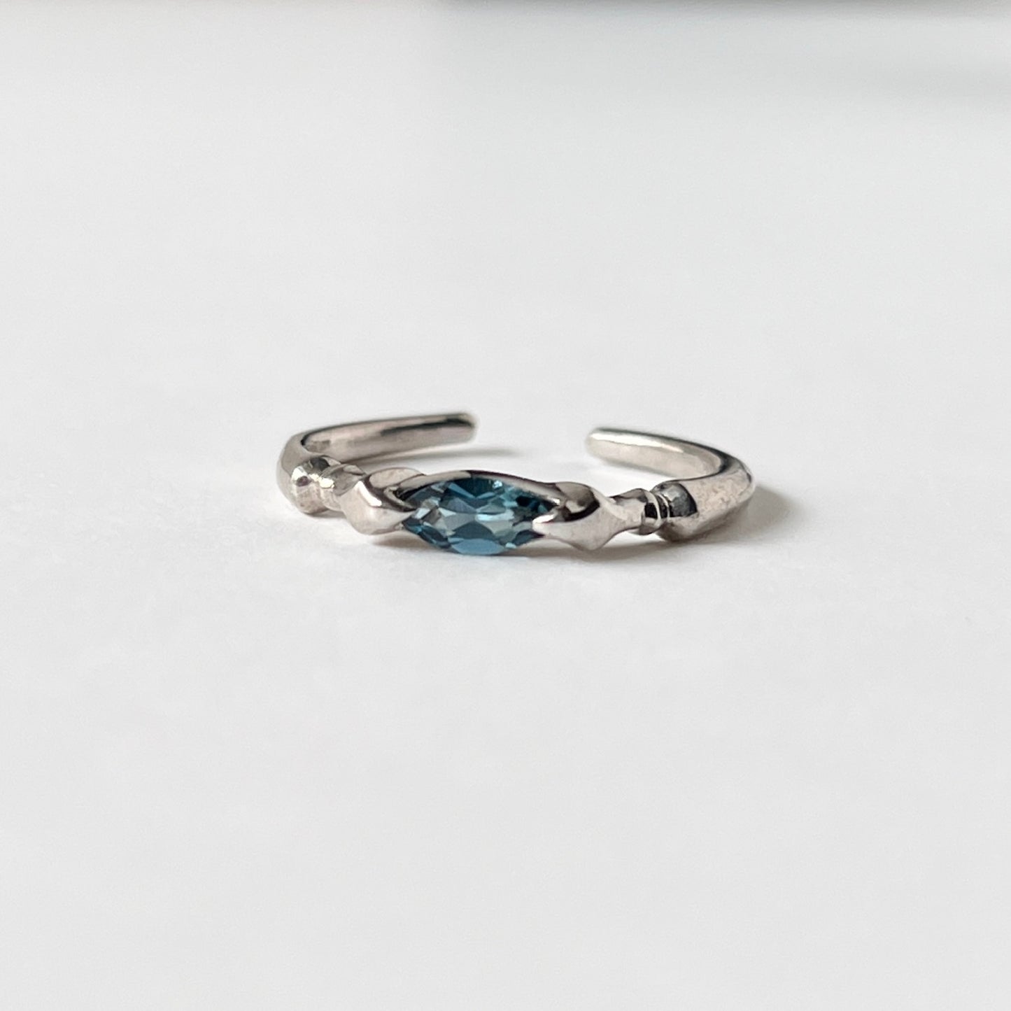 [ london blue topaz ] polar star silver