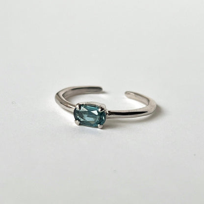 [ indigo blue kyanite ] oval faceted cut ring  silver