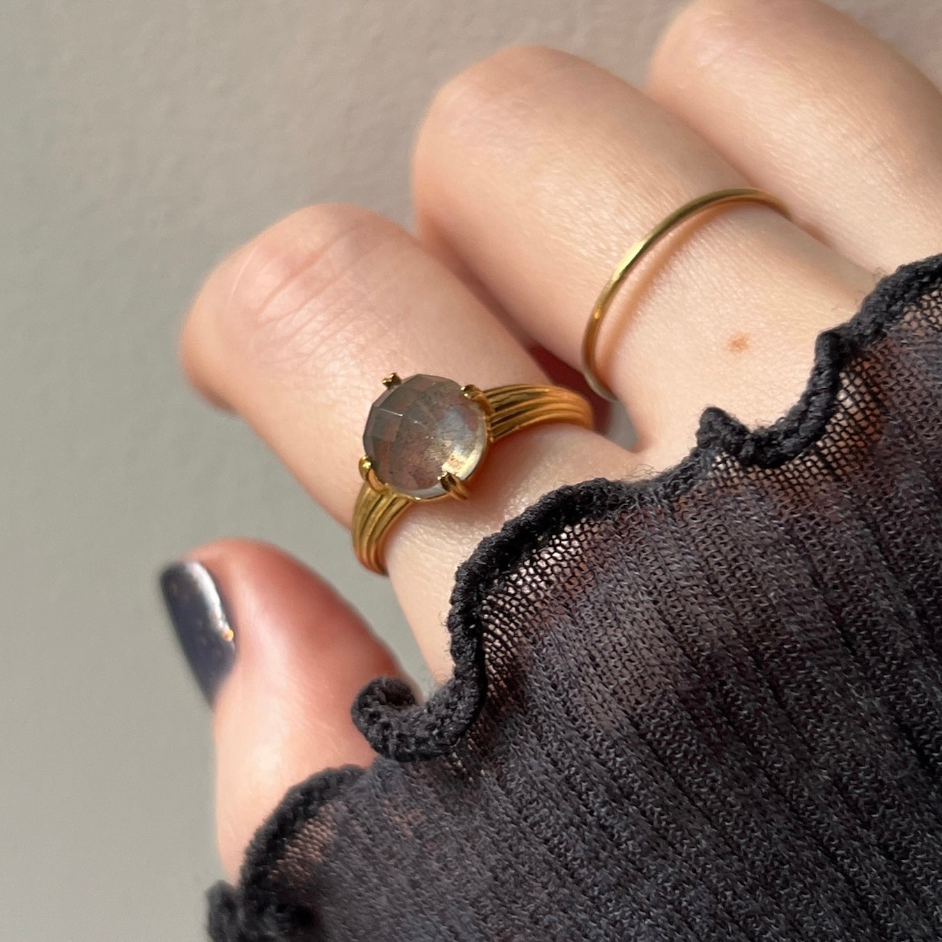 [ labradorite (rose cut) ] croissant gold