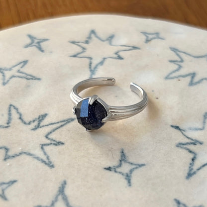 [ blue gold stone (multi-faceted) ] croissant silver