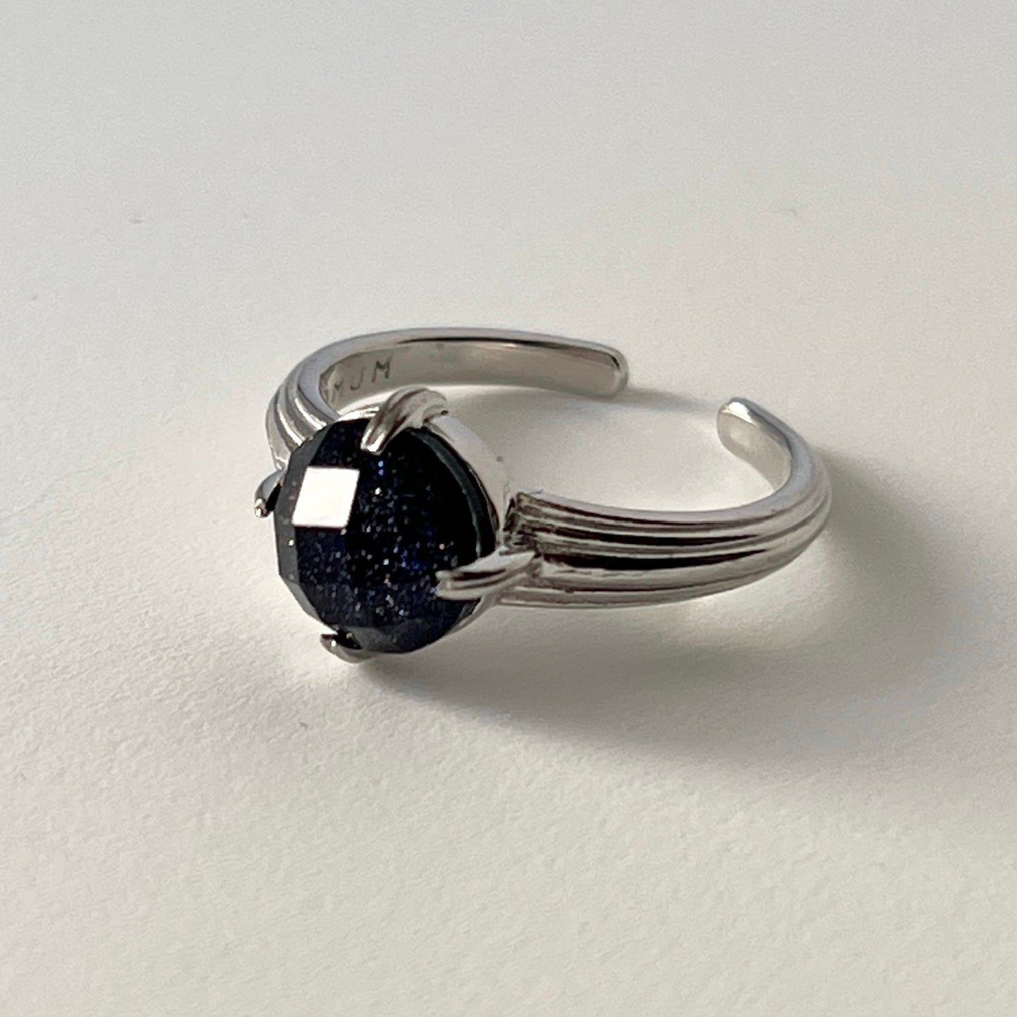 [ blue gold stone (multi-faceted) ] croissant silver