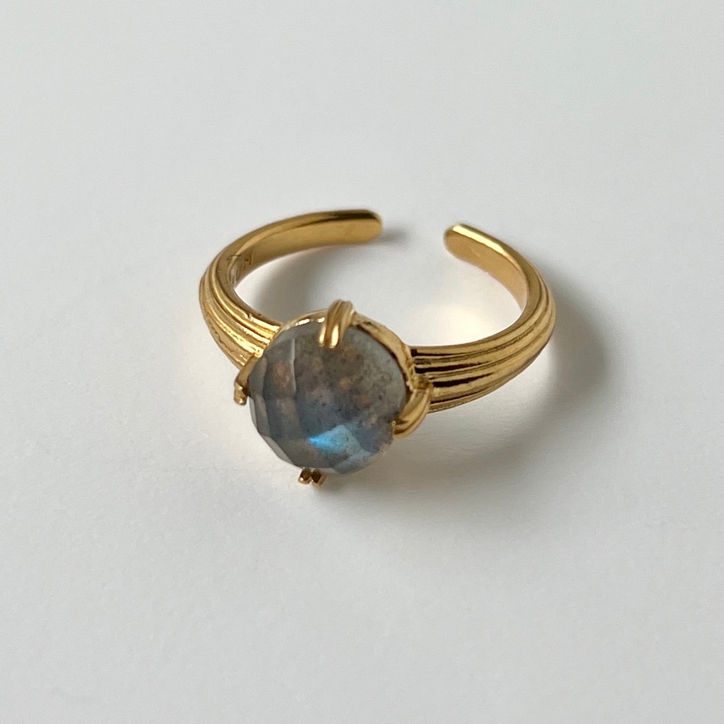 [ labradorite (rose cut) ] croissant gold