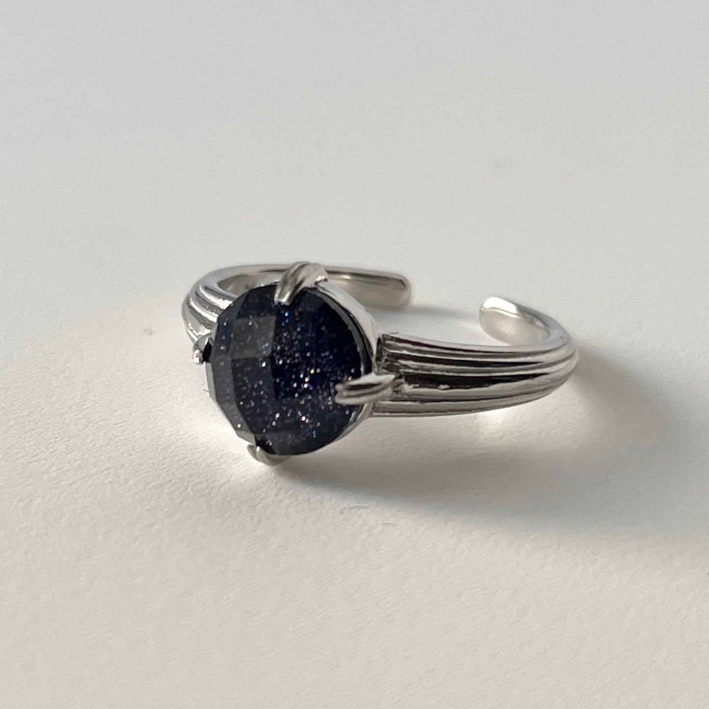 [ blue gold stone (multi-faceted) ] croissant silver