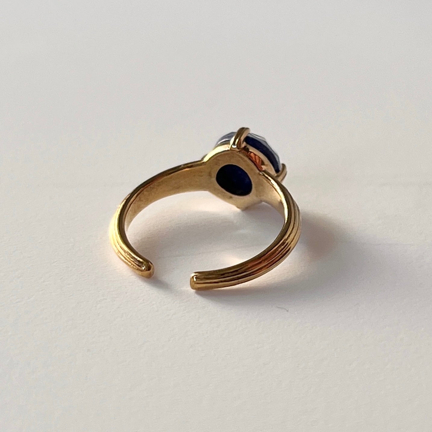[ lapis lazuli x white shell (multi-faceted) ] croissant gold