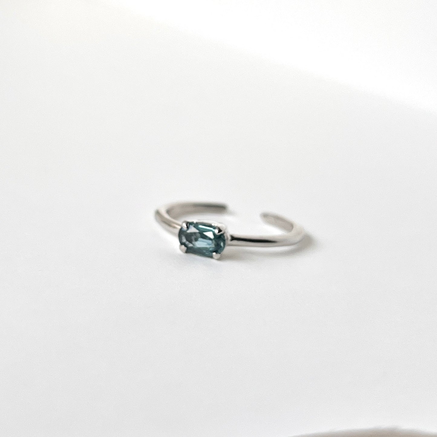 [ indigo blue kyanite ] oval faceted cut ring  silver