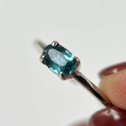 [ indigo blue kyanite ] oval faceted cut ring  silver