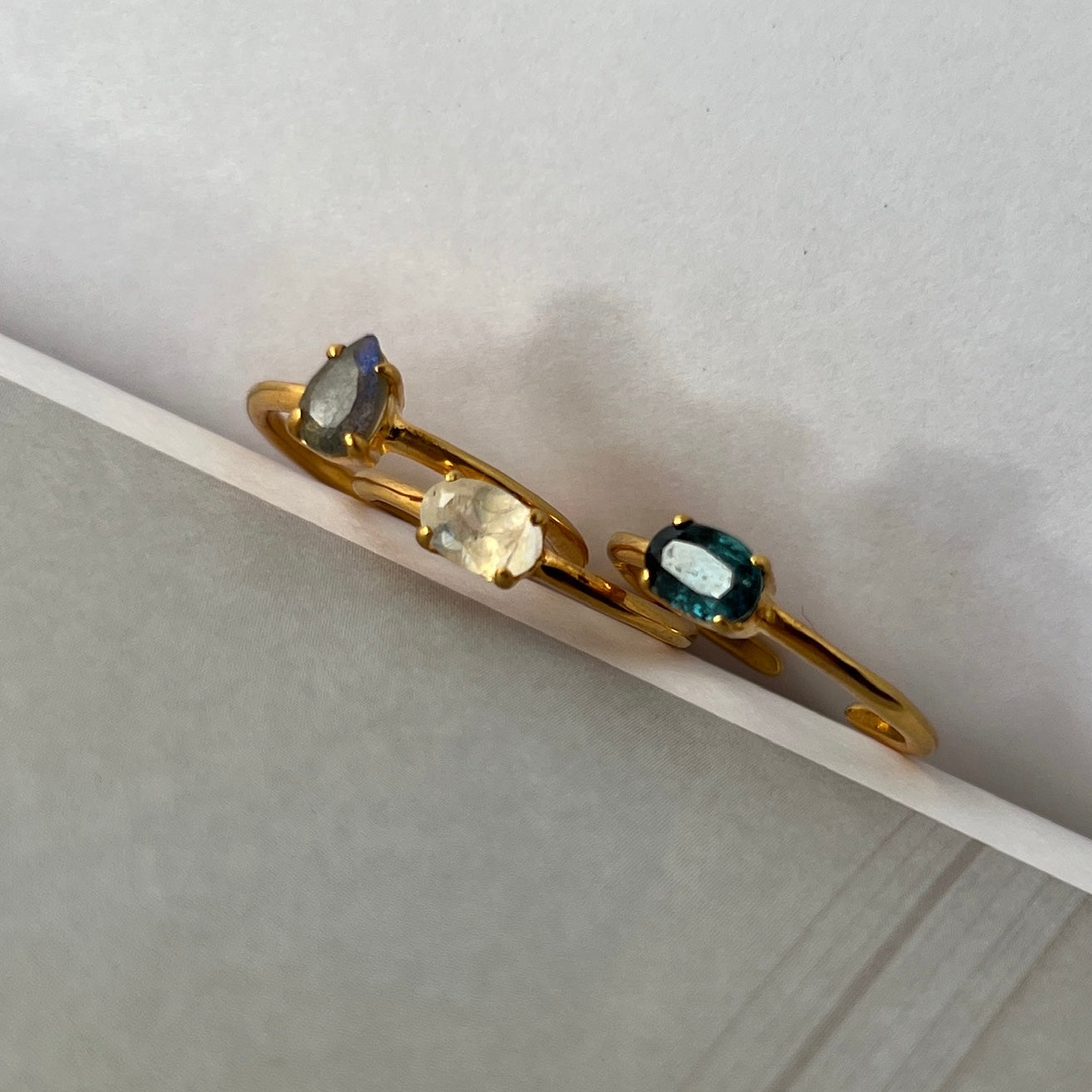 [ rainbow moon stone ] oval faceted cut ring  gold