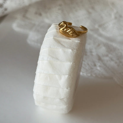 [ gold ] swan pinky