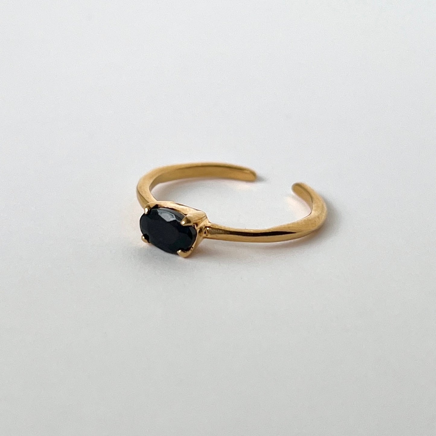 [ black opal ] oval faceted cut ring  gold