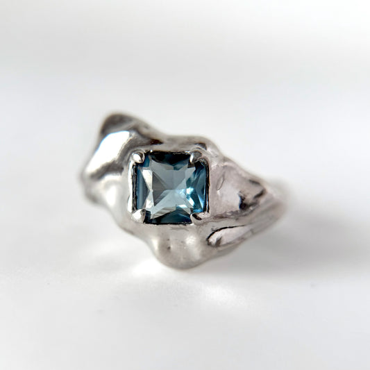 [ light blue glass ]  melt ring  silver