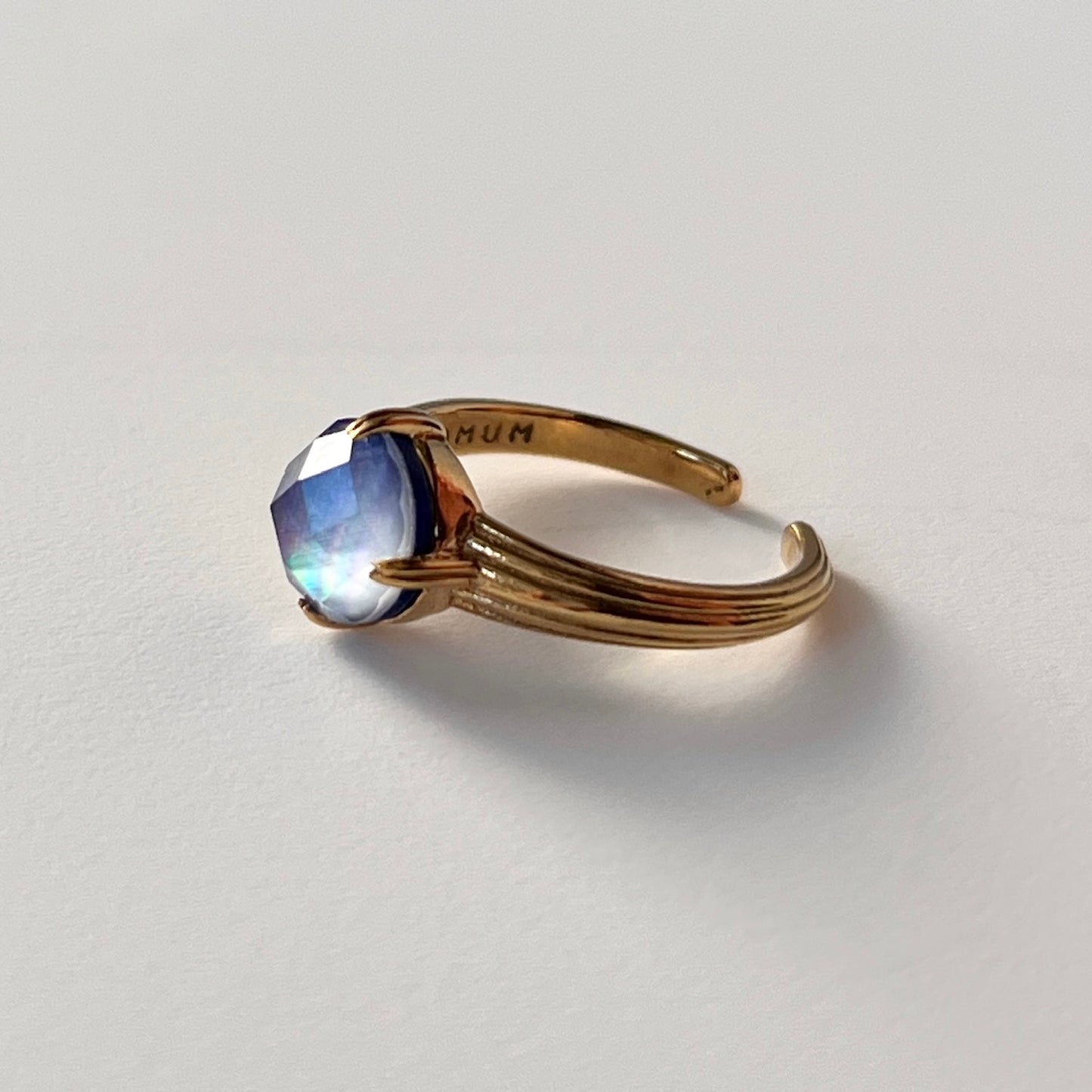 [ lapis lazuli x white shell (multi-faceted) ] croissant gold