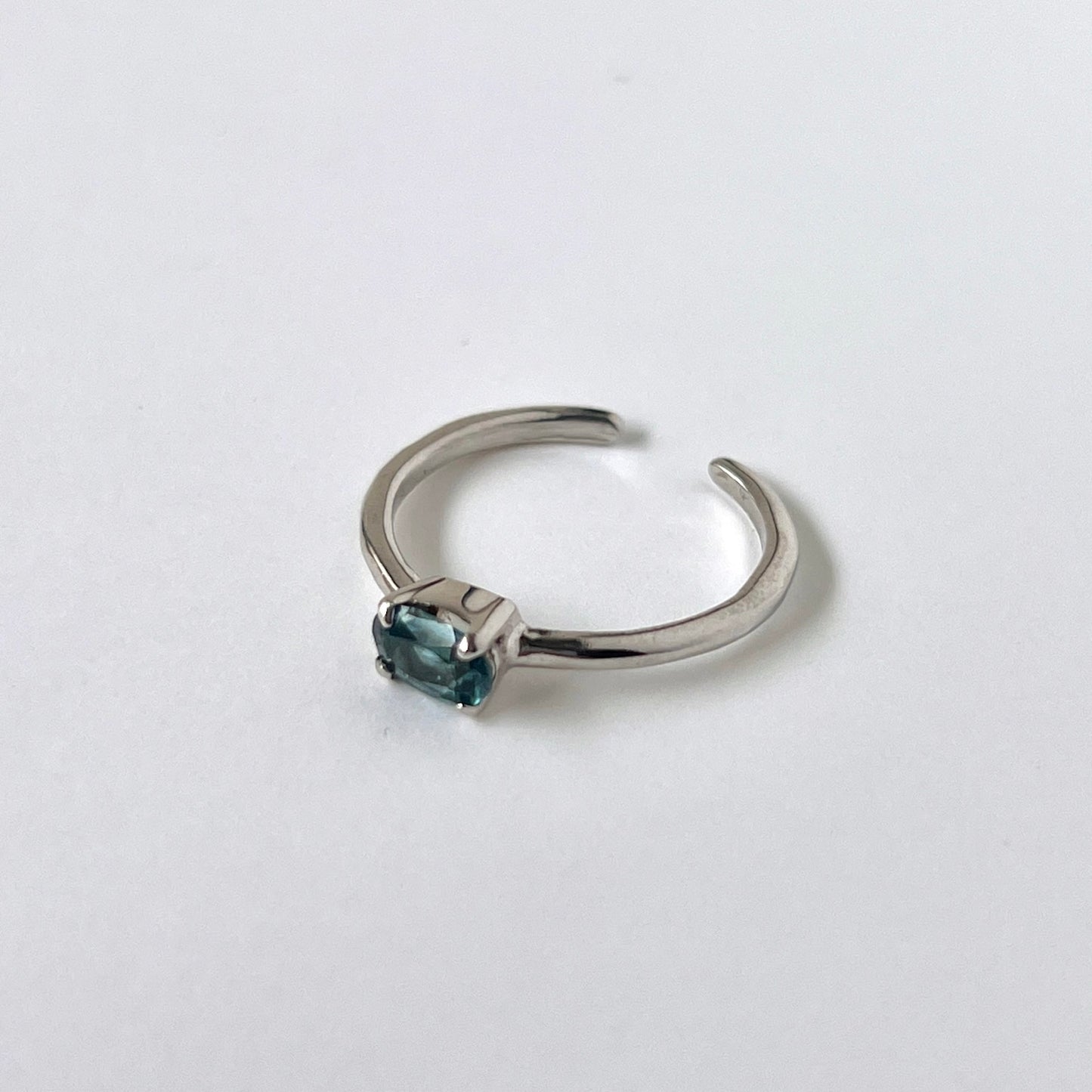 [ indigo blue kyanite ] oval faceted cut ring  silver
