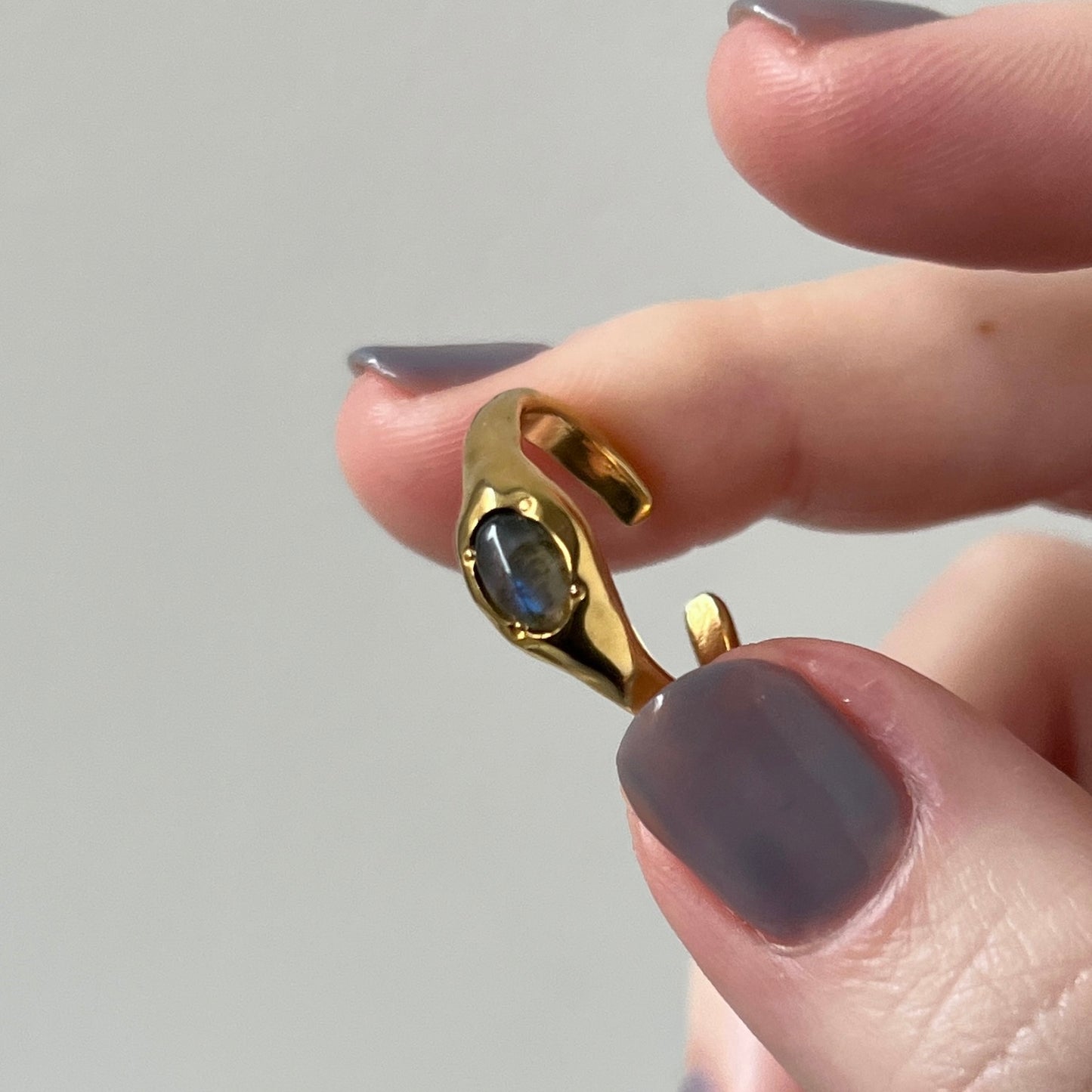 [ blue labradorite ] pebble gold