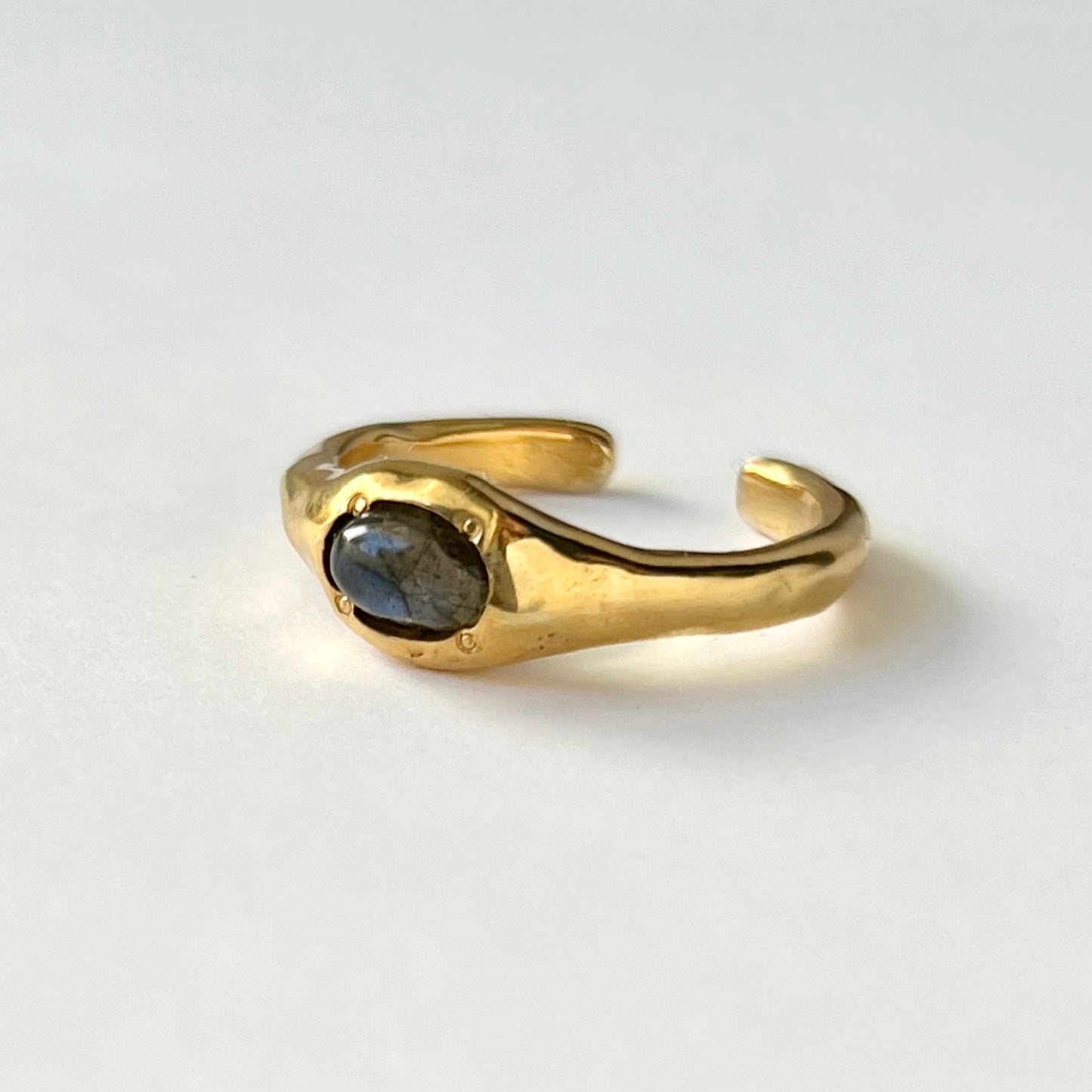 [ blue labradorite ] pebble gold