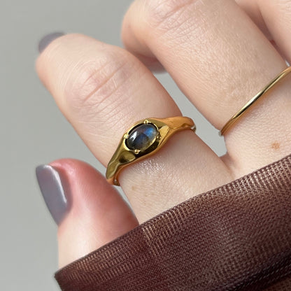 [ blue labradorite ] pebble gold