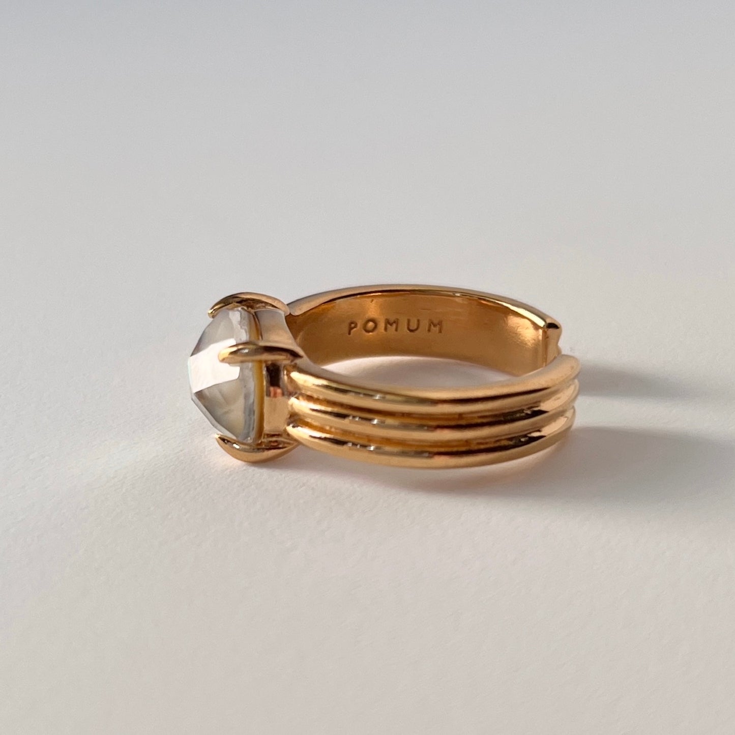[ black shell (multi-faceted) ] trois gold