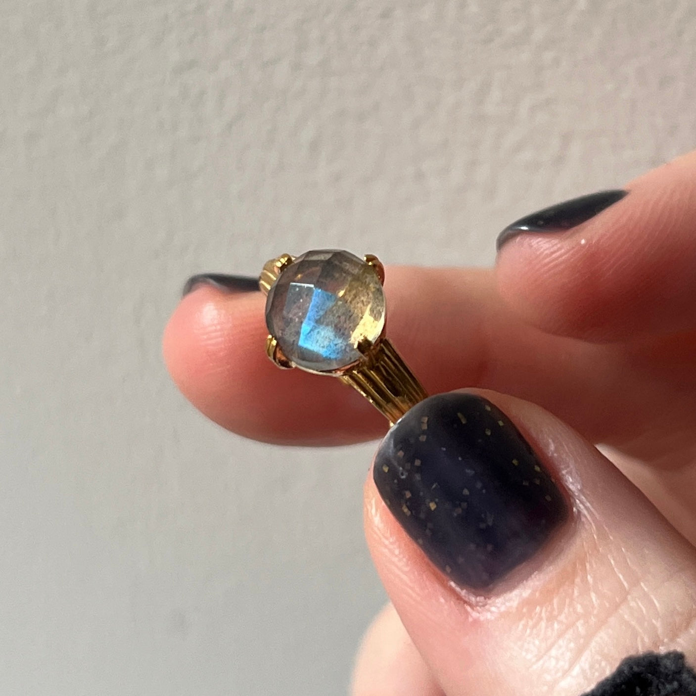 [ labradorite (rose cut) ] croissant gold
