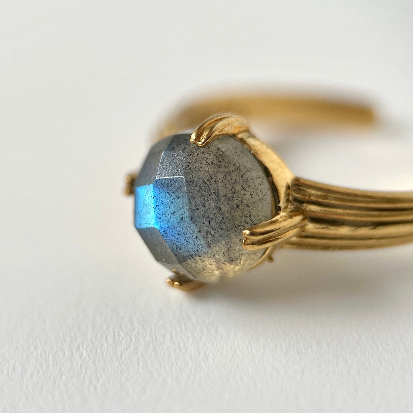 [ labradorite (rose cut) ] croissant gold
