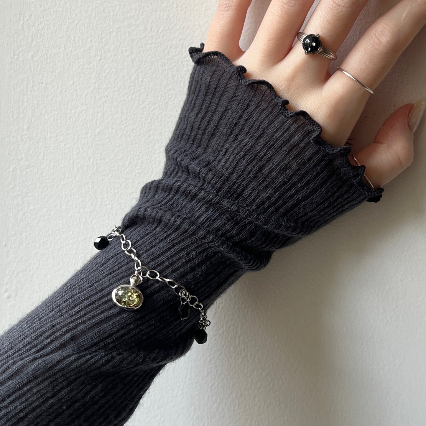 [ black amber ] motif charm bracelet silver