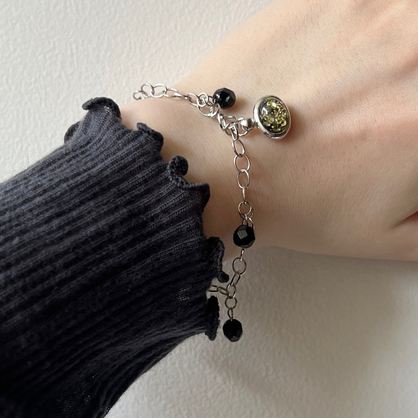 [ black amber ] motif charm bracelet silver