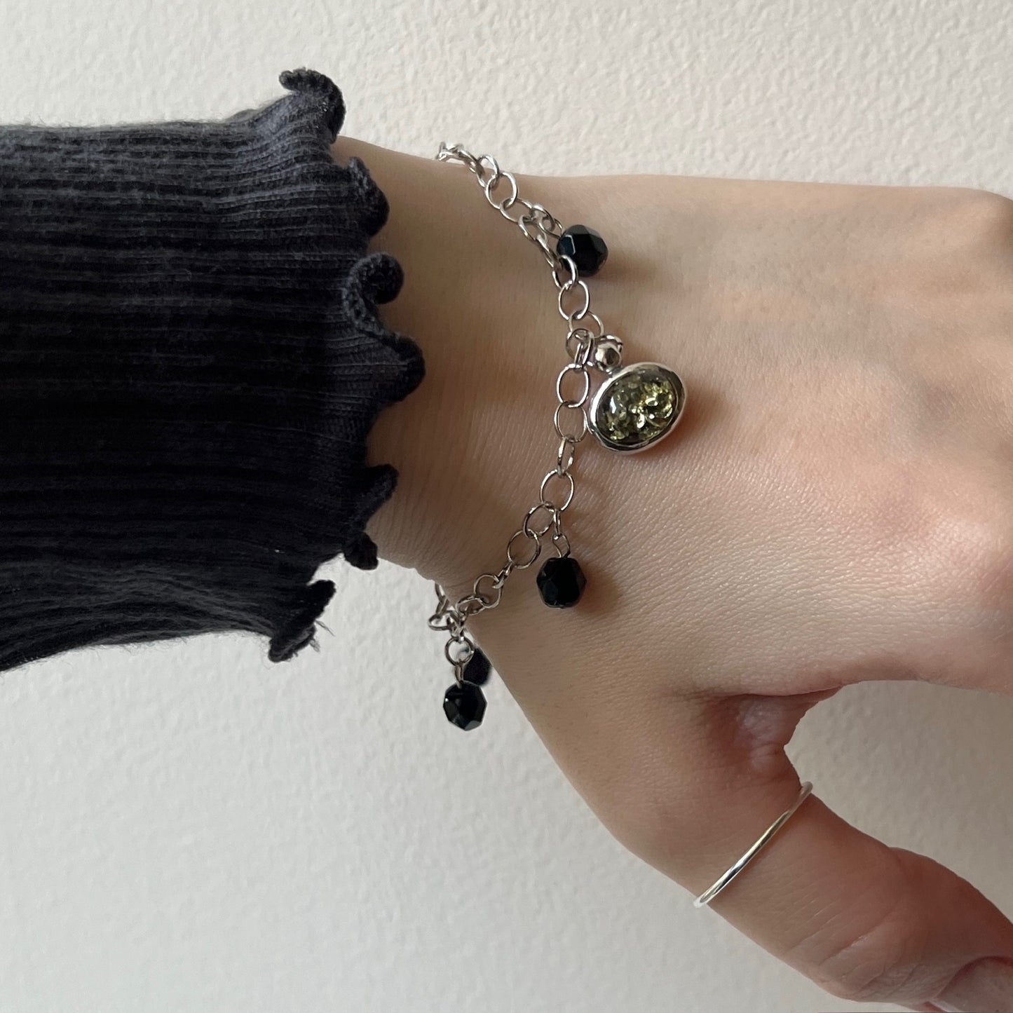 [ black amber ] motif charm bracelet silver