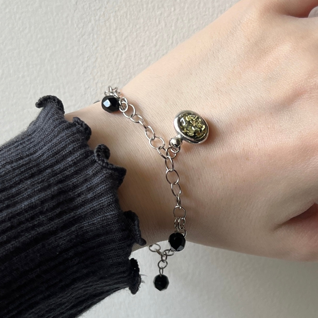 [ black amber ] motif charm bracelet silver