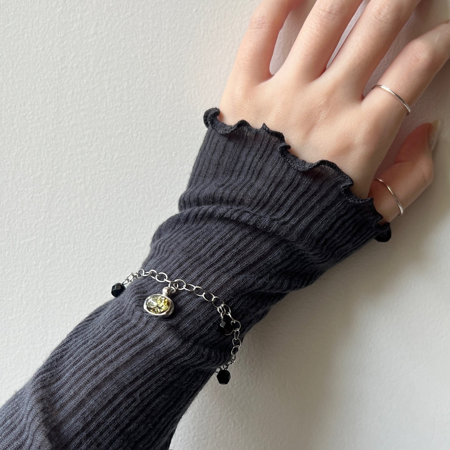 [ black amber ] motif charm bracelet silver
