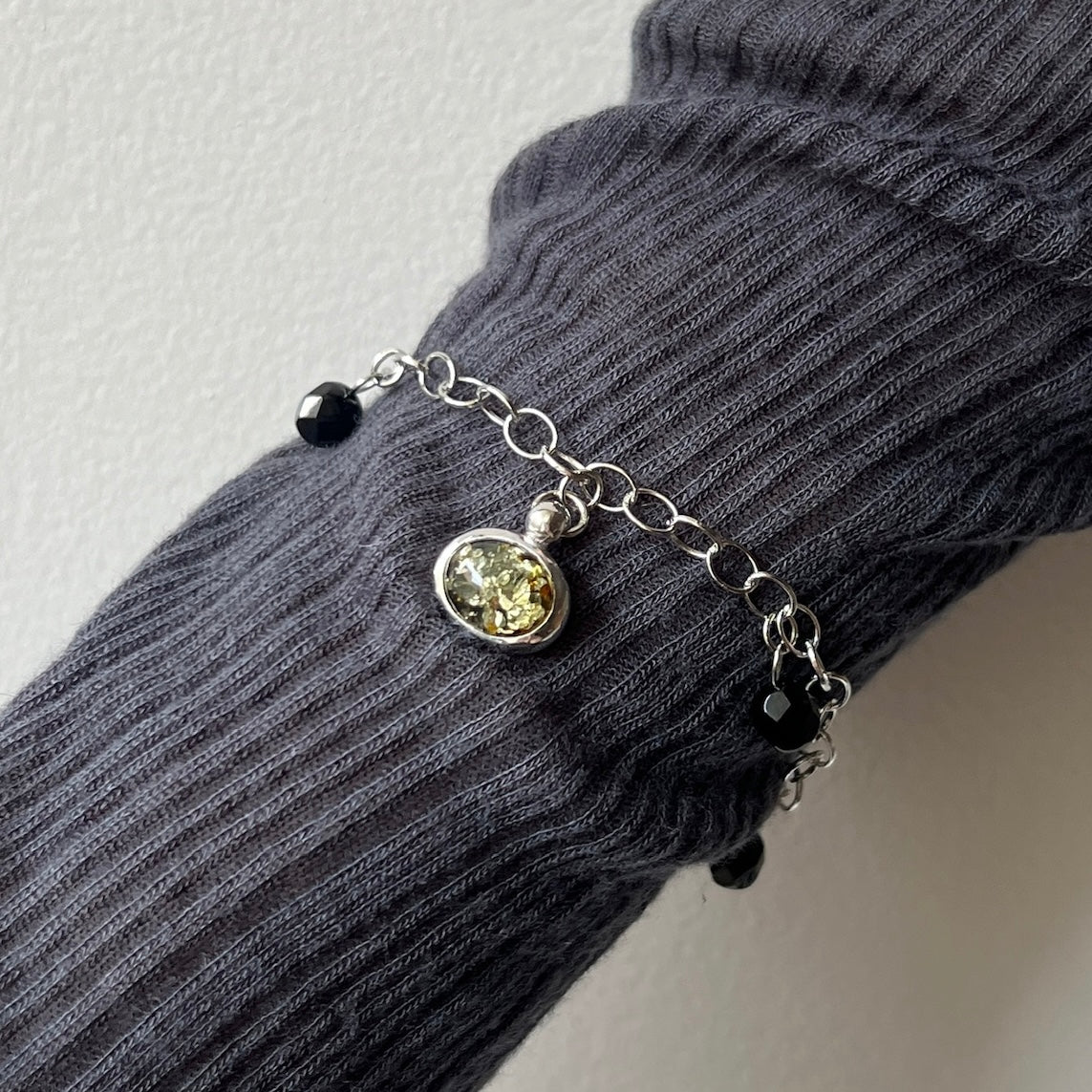 [ black amber ] motif charm bracelet silver