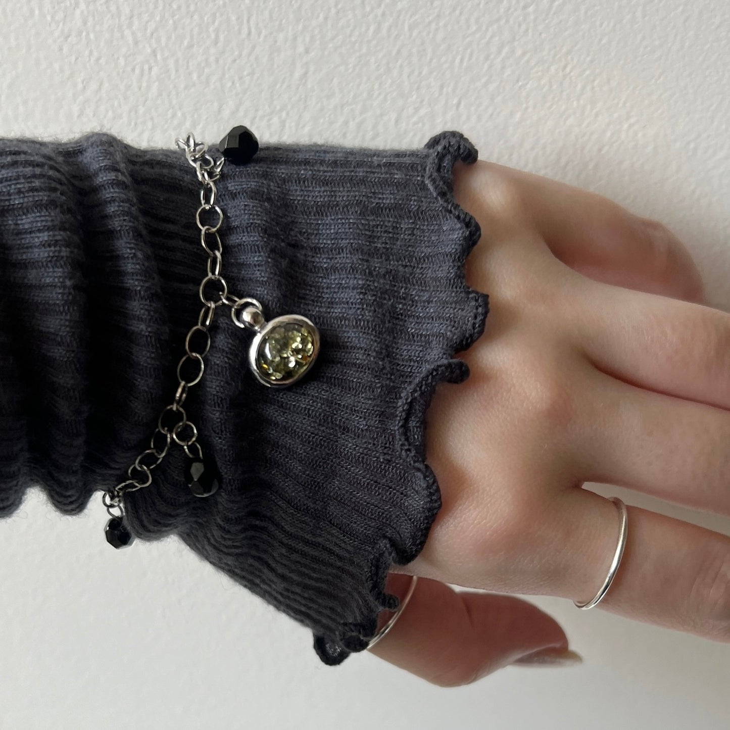 [ black amber ] motif charm bracelet silver