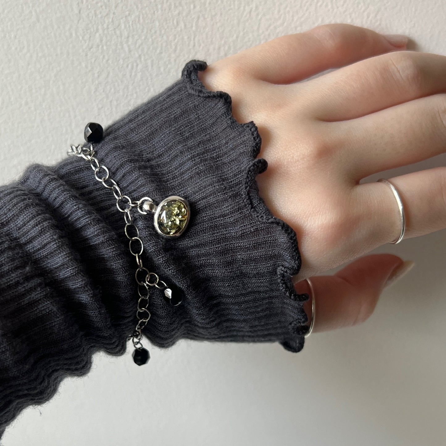 [ black amber ] motif charm bracelet silver