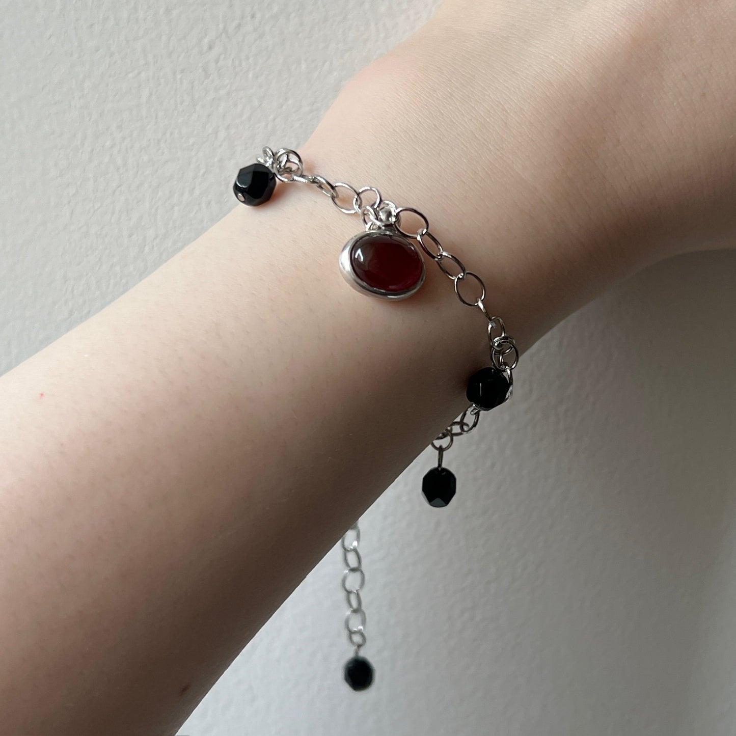 [ red agate ] motif charm bracelet silver