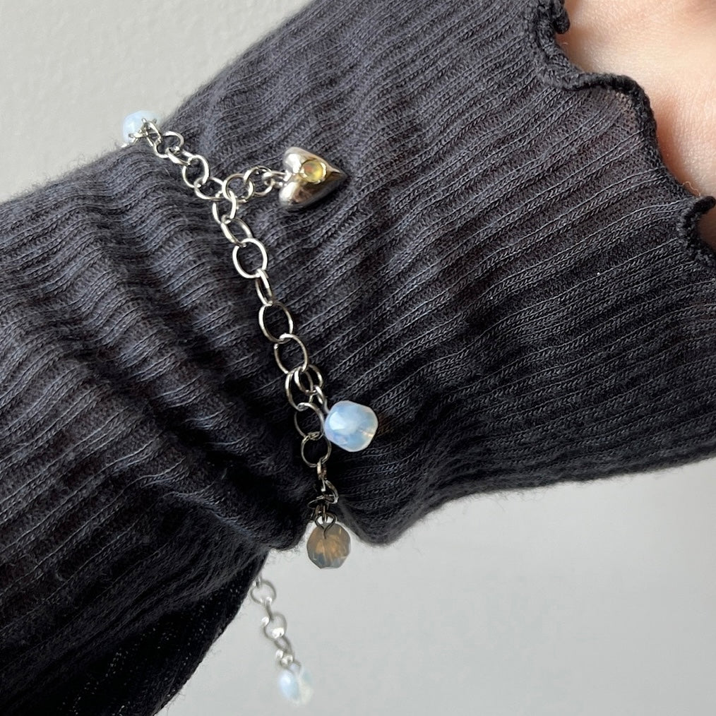[ opal ] heart motif charm bracelet silver