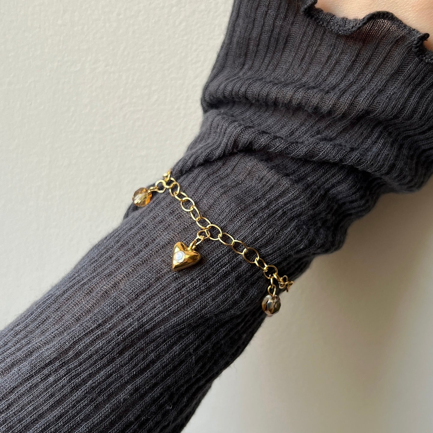 [ opal ] heart motif charm bracelet gold