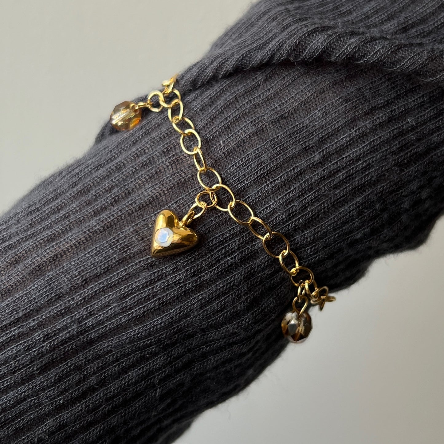 [ opal ] heart motif charm bracelet gold