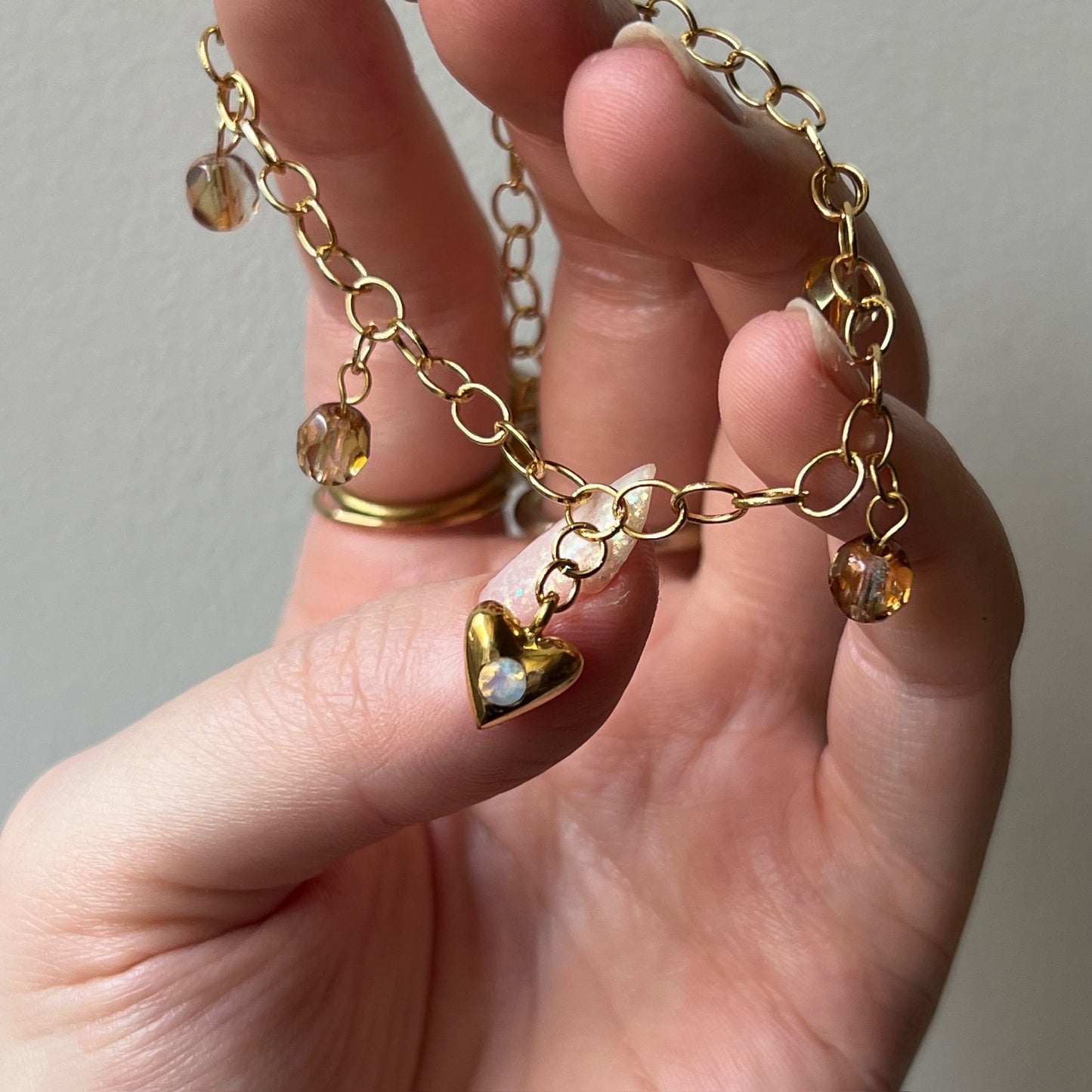 [ opal ] heart motif charm bracelet gold