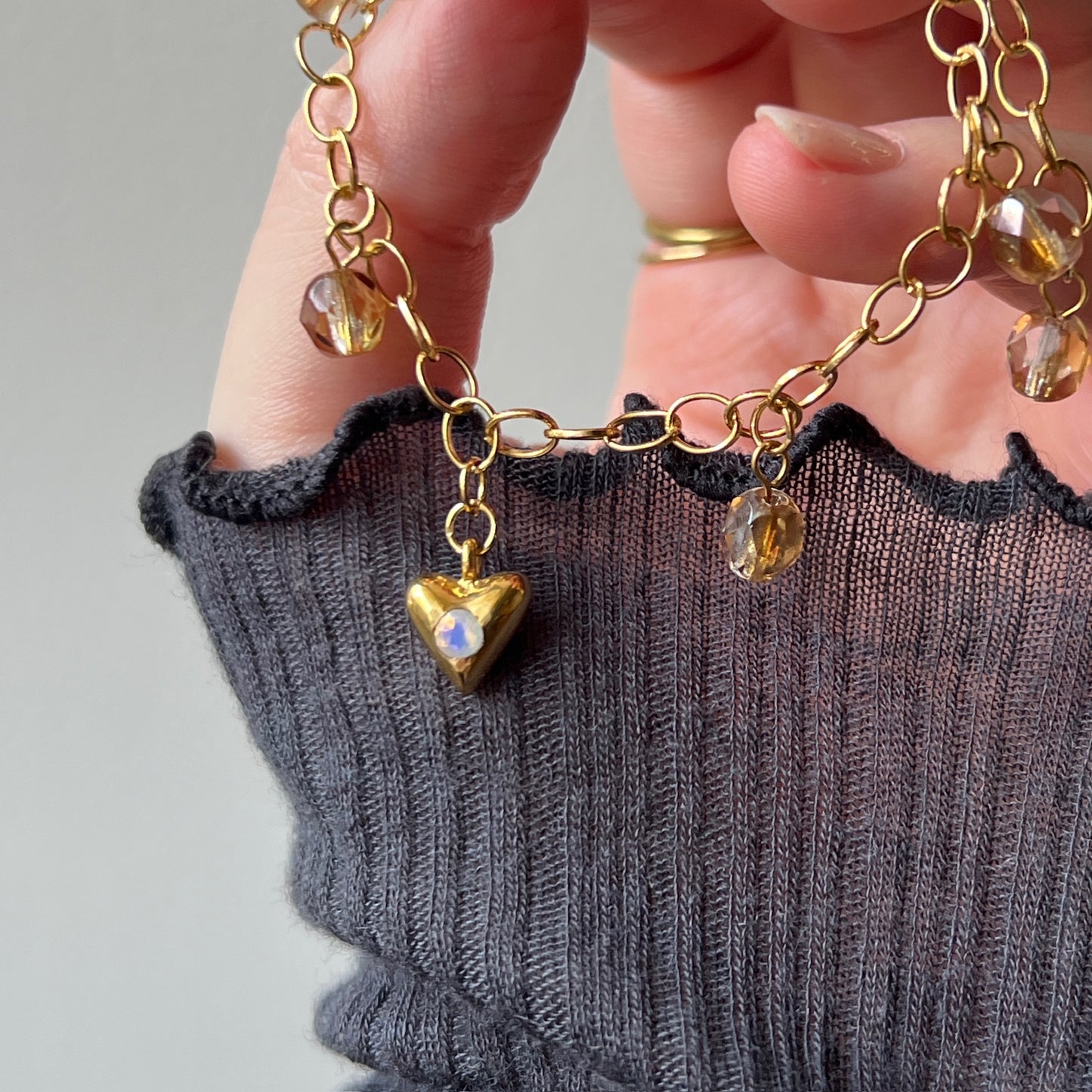 [ opal ] heart motif charm bracelet gold