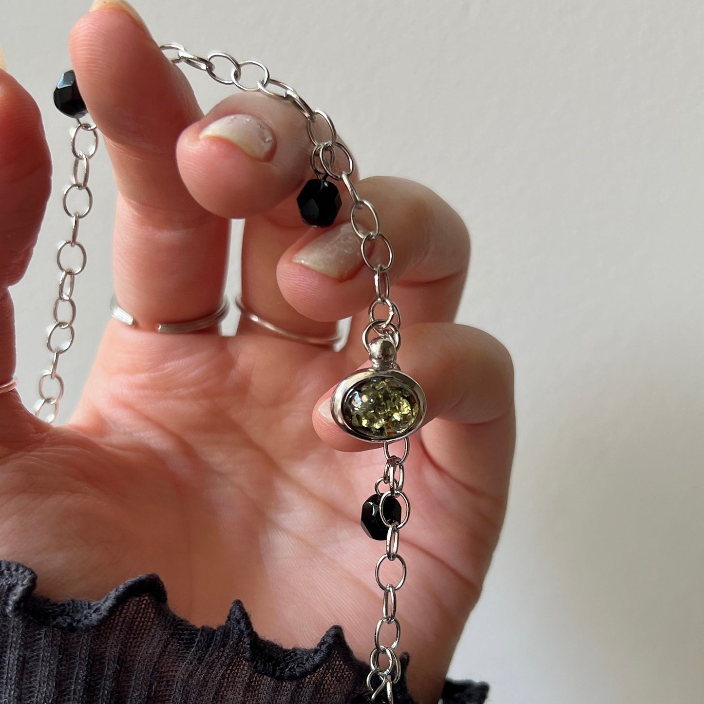 [ black amber ] motif charm bracelet silver
