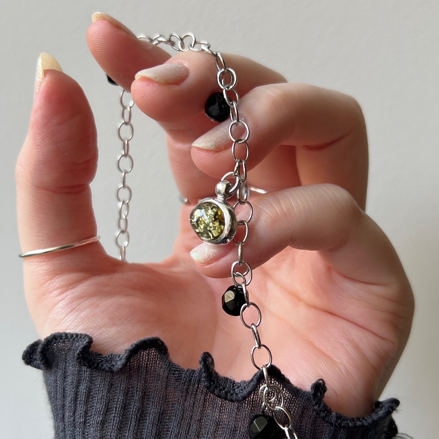 [ black amber ] motif charm bracelet silver