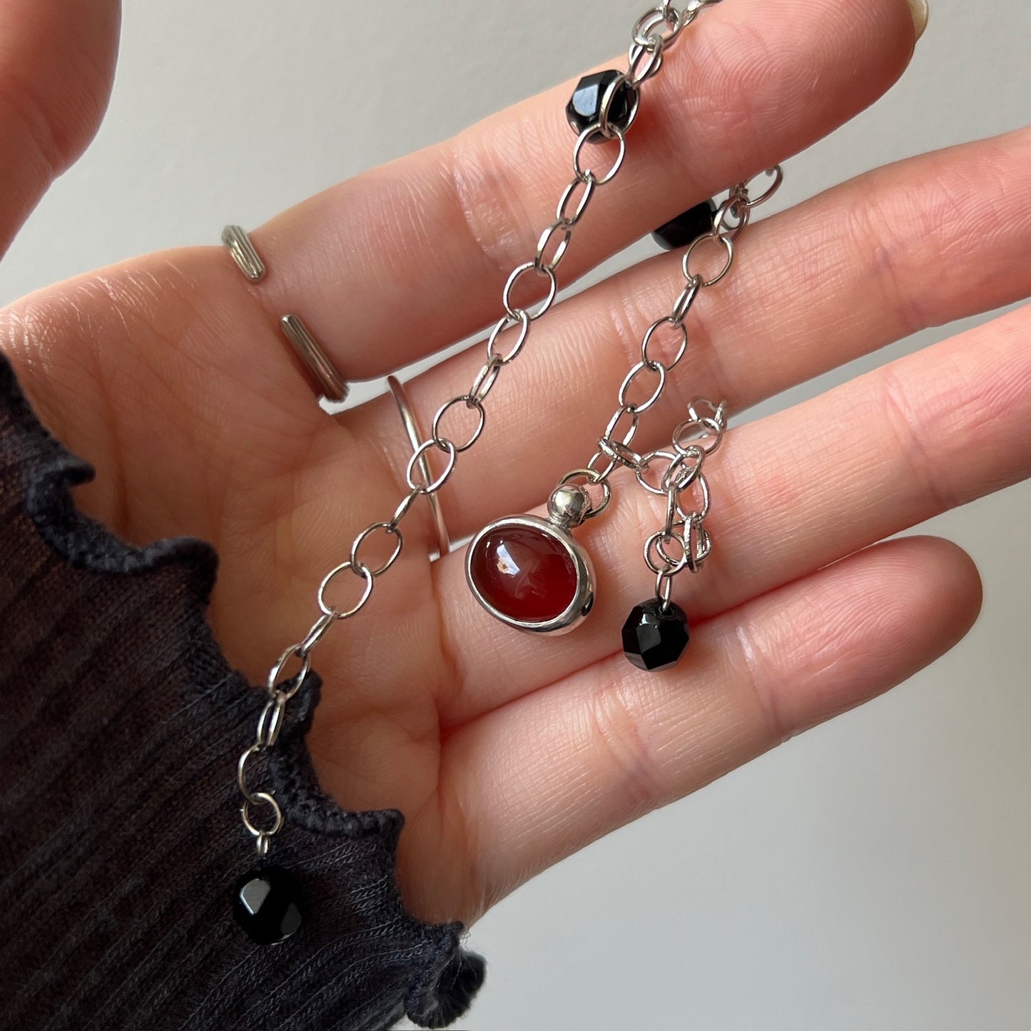 [ red agate ] motif charm bracelet silver
