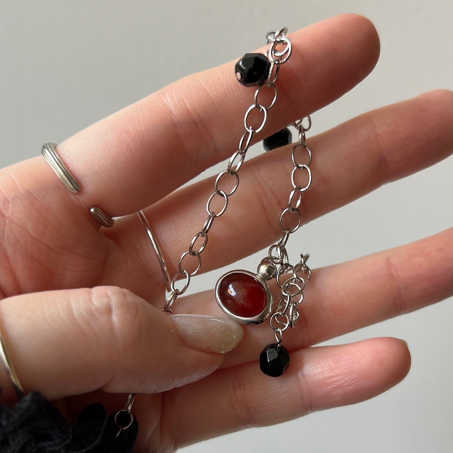 [ red agate ] motif charm bracelet silver