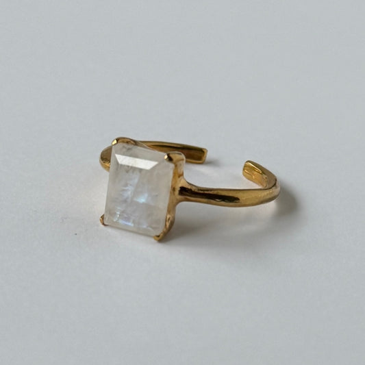 [ moon stone ] rectangle faceted cut gold
