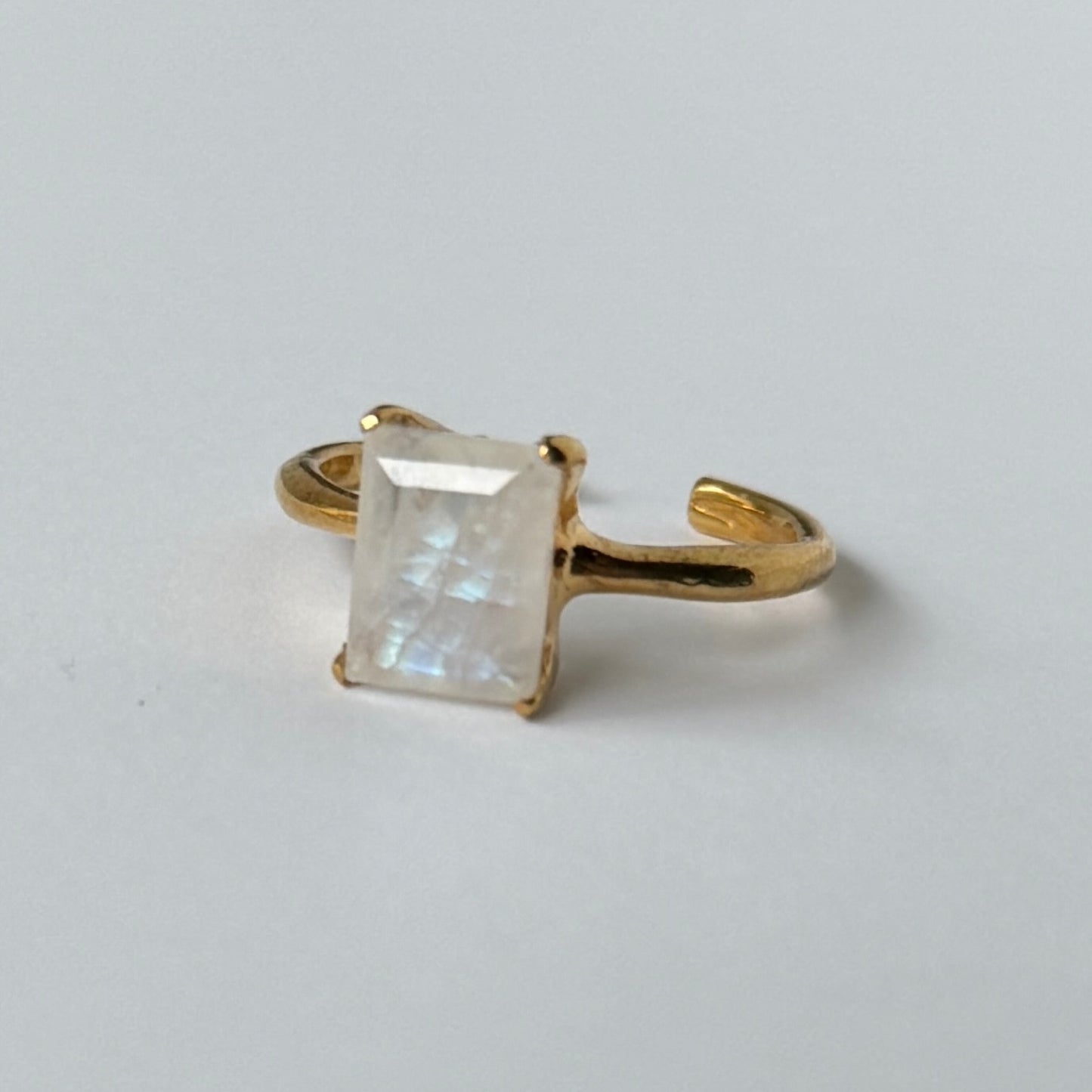 [ moon stone ] rectangle faceted cut gold
