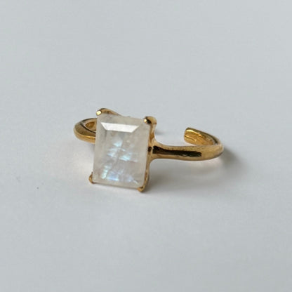 [ moon stone ] rectangle faceted cut gold