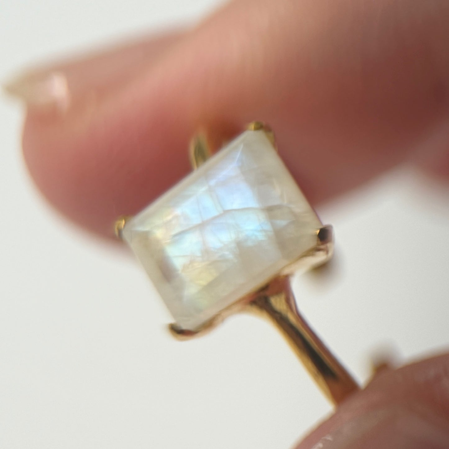 [ moon stone ] rectangle faceted cut gold